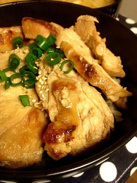 Snapdishの料理写真:焼き鳥丼♪|Hiromiさん