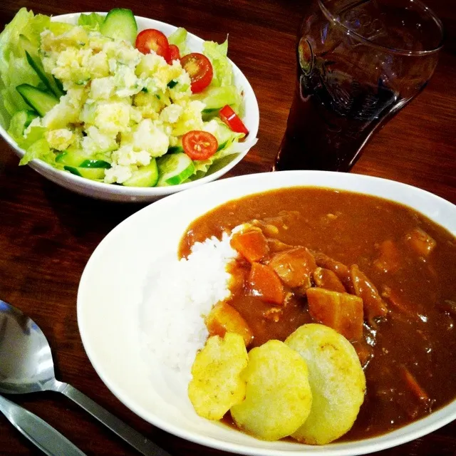 Snapdishの料理写真:チキンカレーとポテトサラダ|kokkoさん