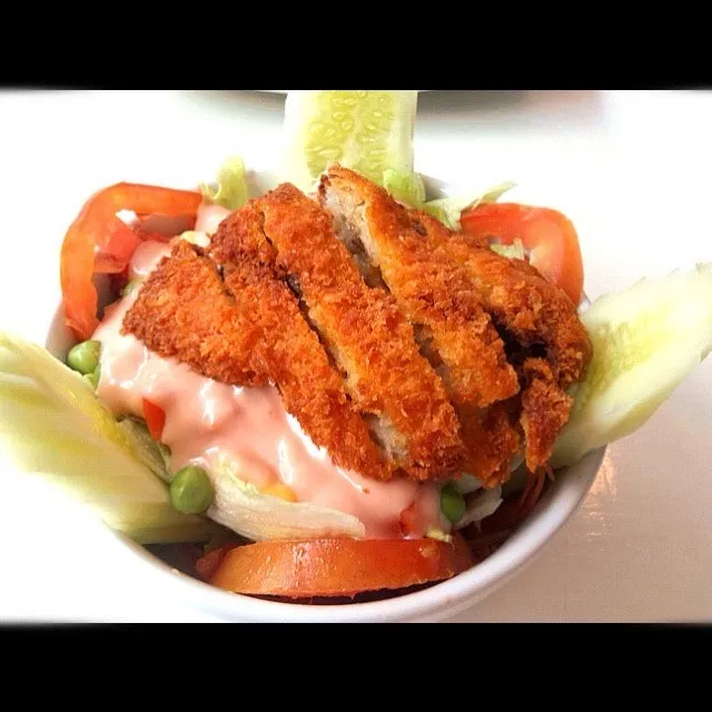 Fried fish salad|instagram:dominick5575さん