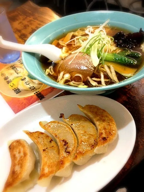 宇都宮餃子と醤油ラーメン|すえたけさん