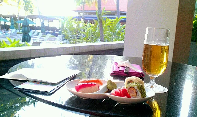 Snapdishの料理写真:sushi snack & tiger beer|shino niwaさん