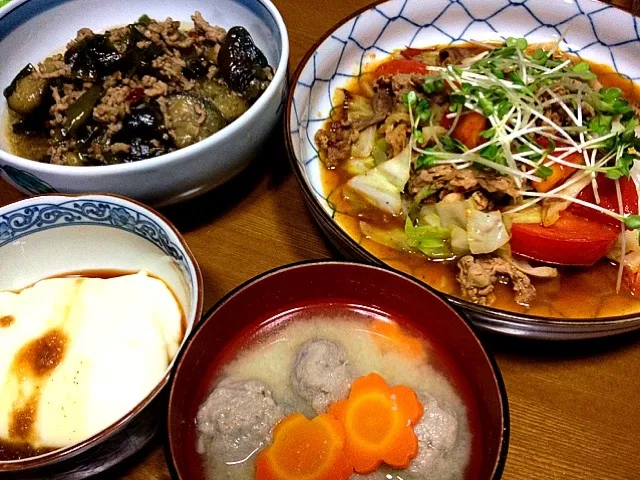 茄子とピーマンの甘辛煮、トマトとキャベツの青じそ炒め、いわしのつみれ汁|tomomiさん