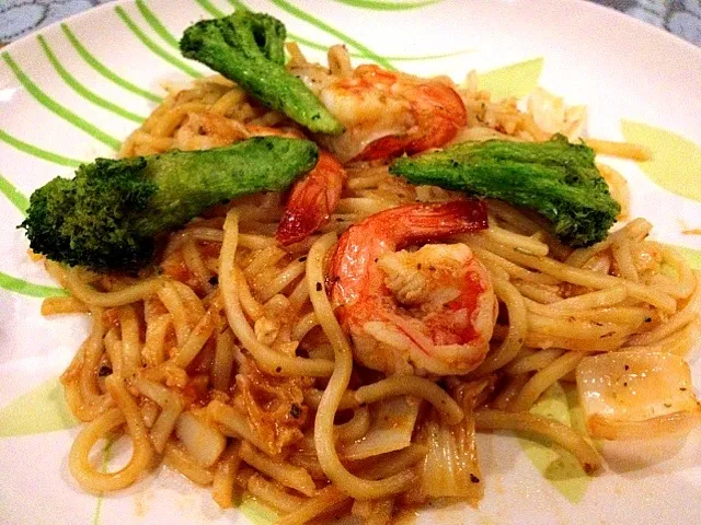 Noodles with shimp and crispy Broccoli|toystory150780さん