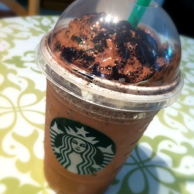 chocolate cookie crumble frappuccino|Nanaさん