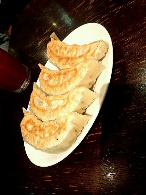 Snapdishの料理写真:大餃子o(^o^)o この大きさ伝われぇ～(≧∇≦*) (通常の餃子の2個分です☆)|jinlimeさん