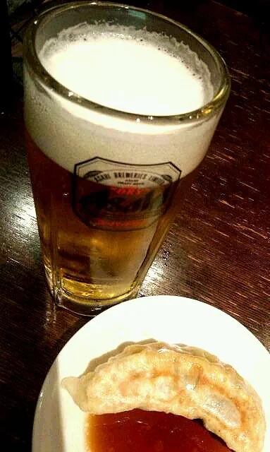 やっぱり餃子にビールでしょぉ～■Dヾ(≧∇≦)|jinlimeさん