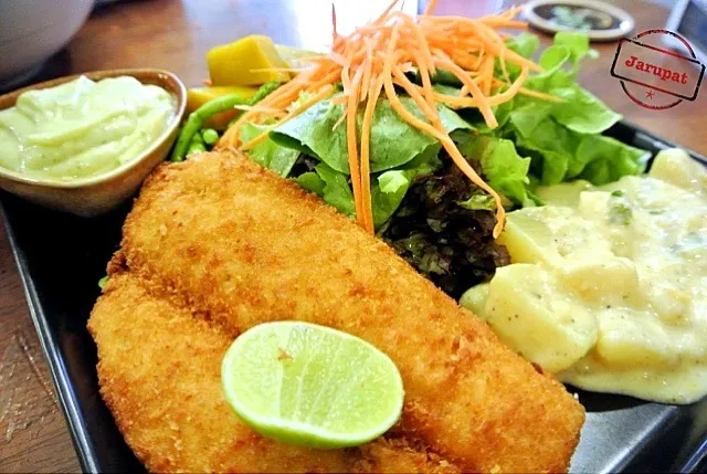 ่Fried fish steak สเต็คปลาทอด|BOJARUさん