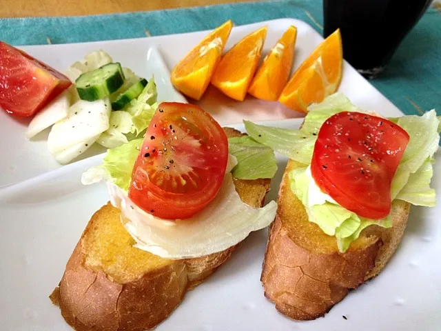 Snapdishの料理写真:遅〜い朝食。 食べ終えたらお昼だった(^_^;)|keikoさん