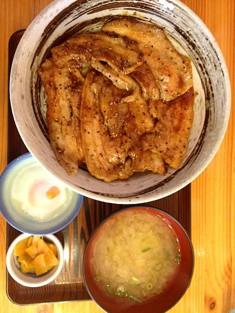 Snapdishの料理写真:豚丼|あさいさん