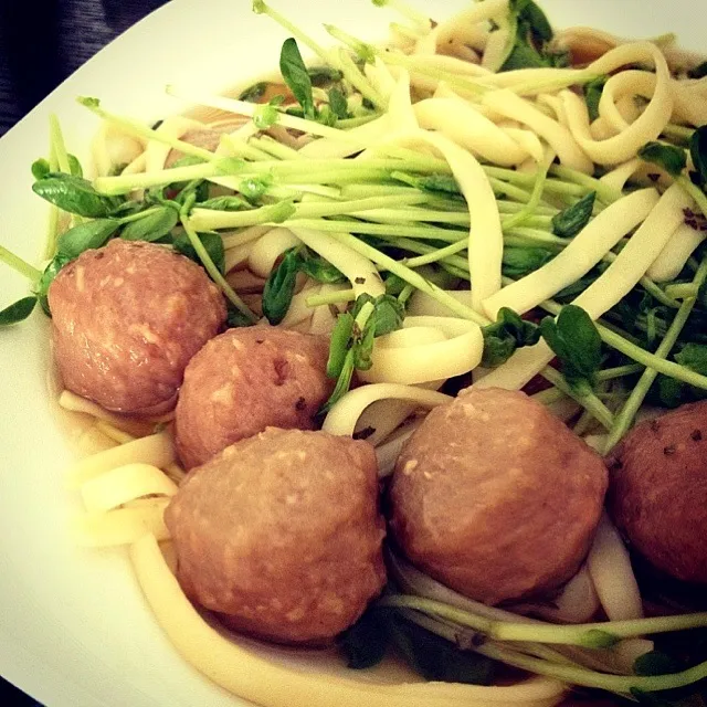 Beefball Linguine with Peasprouts|I make food look good. 😎さん