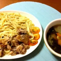 Snapdishの料理写真:チキンとバジルのクリームパスタとほうれん草のスープ|ARIFAさん