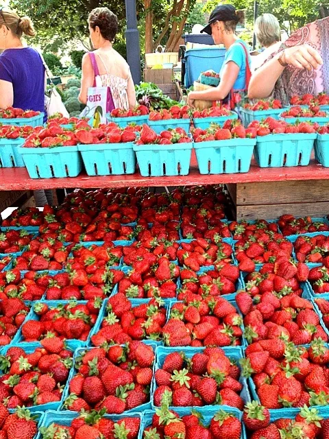 Strawberries at Farmer's Market|Cloudy Gさん