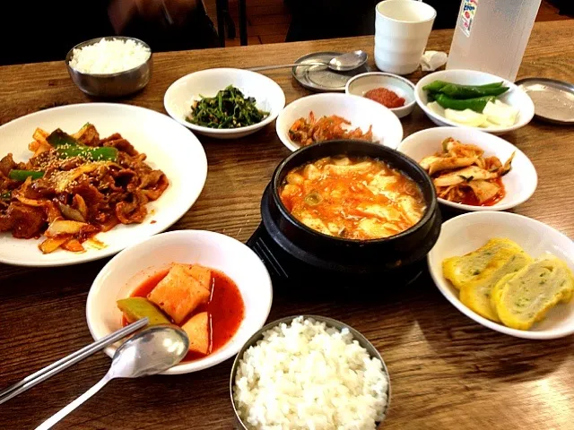 A typical Korean meal.|joyceさん