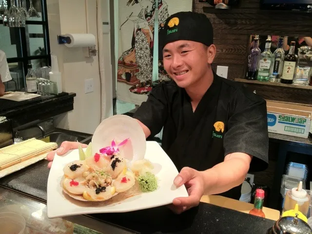 live scallop sushi|doug richardsonさん