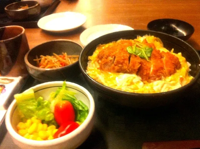 deep-fried pork cutlet with egg rice bowl set|skyblueさん