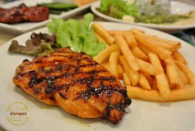 Snapdishの料理写真:Chicken teriyaki steak @Sizzler|BOJARUさん