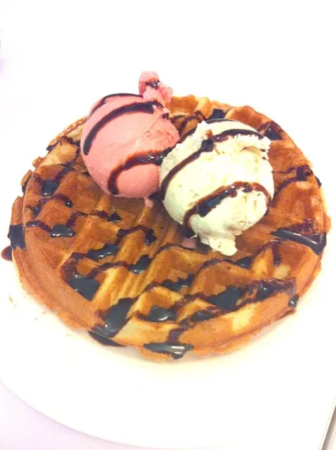 waffle ice cream|ayizhenさん