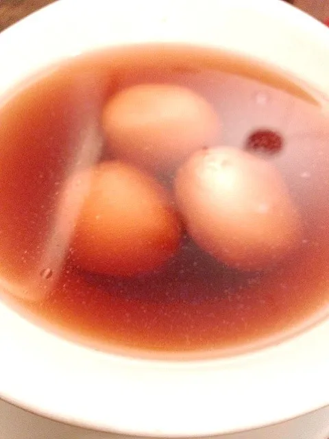 Snapdishの料理写真:sesame glutinous rice ball in ginger soup|robynさん