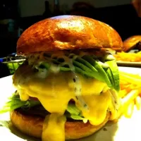 Snapdishの料理写真:アボカドチーズバーガー