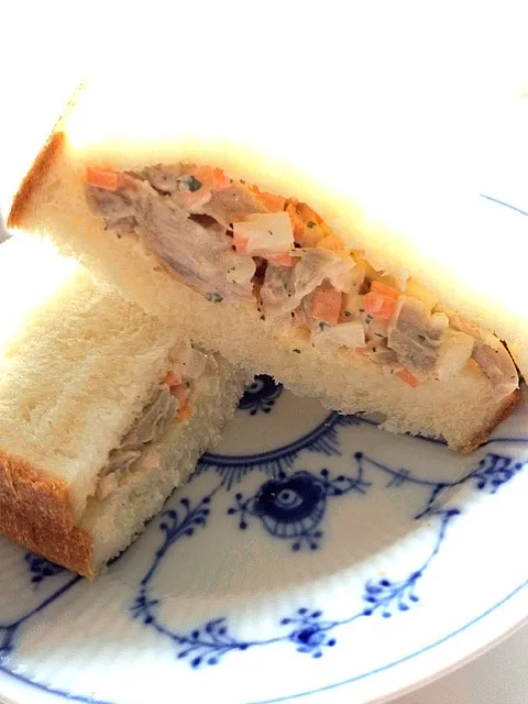 Home roasted chicken salad sandwich with homemade breac|gigiさん