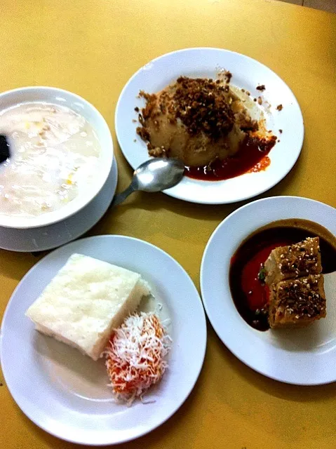 variety of local sweet food|laumeikuanさん