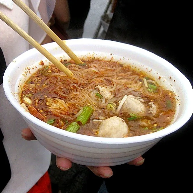 Spicy noodles and fish balls|😜🍟🍘🍚🍣💂🍝i like to eatさん