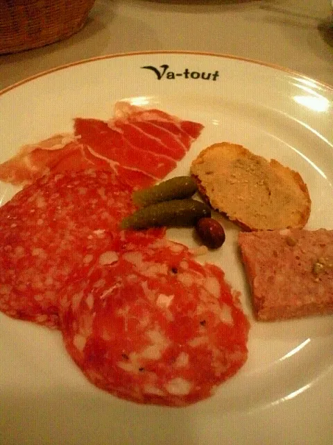 Snapdishの料理写真:Assiette de charcuterie|ふぃるまめんとさん