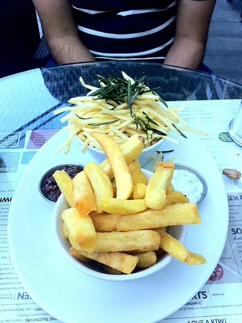 chunky fries and rosemary fries|Diepak Kisoensinghさん