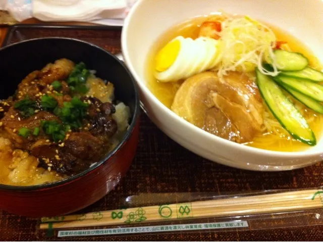 冷麺と牛カルビどん|まつさわさん