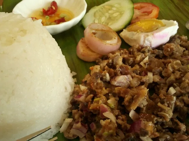 Snapdishの料理写真:Sisig by Pampini Halohalo|JeiFerさん