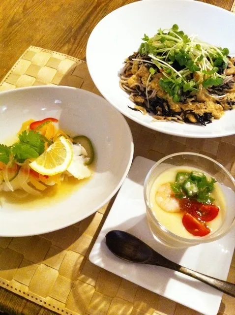 タラのエスニック蒸し、ミニトマトとオクラの冷んやり茶碗蒸し、蕎麦とひじきのサラダ、山芋ドレッシング♥|まみりんごさん