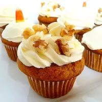 Walnut Cupcakes|Bella van Kootenさん