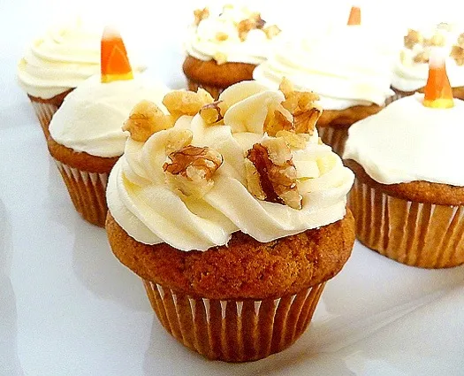 Walnut Cupcakes|Bella van Kootenさん