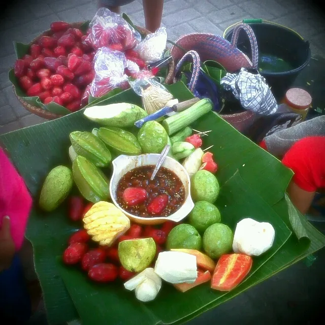 Mix fruits with black sugar sauce|Martinah Baileysさん