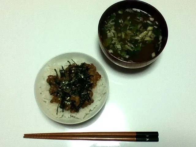 fermented beans w/ nori topping & miso soup|beauxjoさん