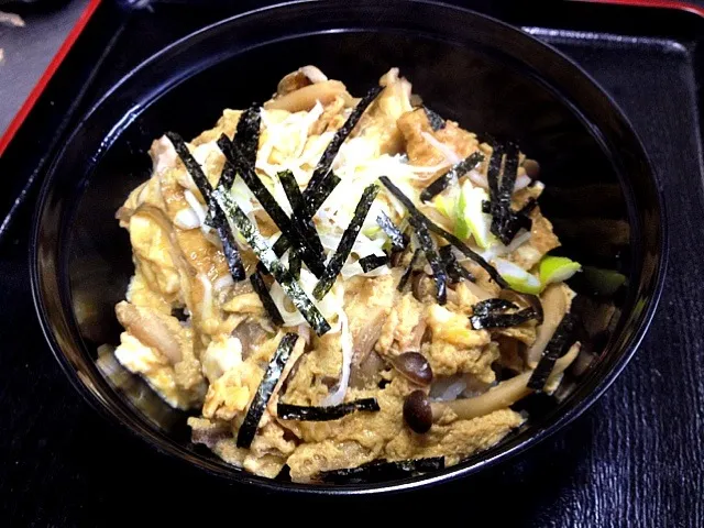 Snapdishの料理写真:キノコ天かす卵とじ丼|oshozuさん