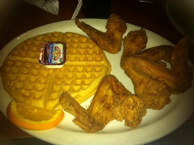 Glady's Knight's Chicken and Waffles|Abby Macalinoさん