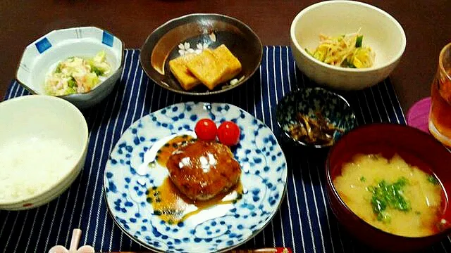 7月23日*夜ごはん♥前日の餃子の具の残りでつみれ風、高野豆腐の照り煮、舞茸の金平、ブロッコリーのかに玉餡掛け、春雨サラダ、ごはん、味噌汁|まゆみさん