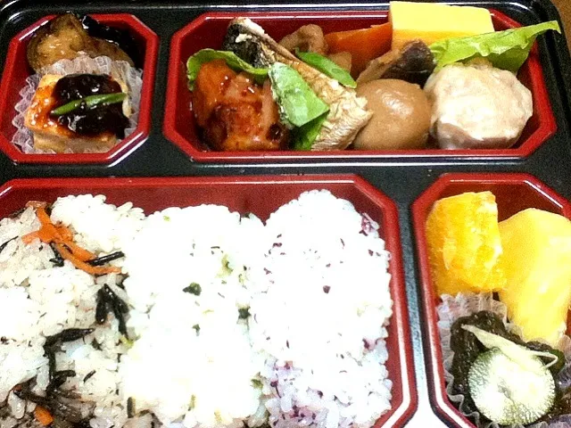 Snapdishの料理写真:プチ幕の内弁当|kuniofujiiさん