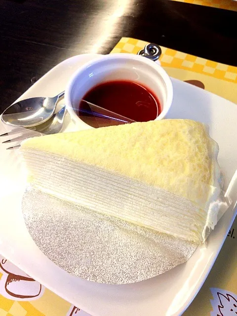 Crepe cake with fresh strawberry n low fat whipping cream|I'm a pasta lover ..さん