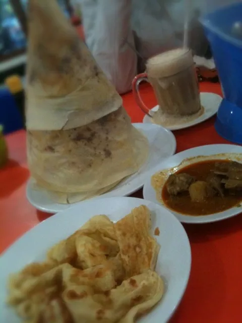 teh tarik , prata lamb curry , roti tissue for dinner|melissa bintoroさん