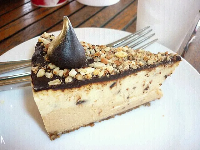 Almond Roca Cake by Starbucks|JeiFerさん