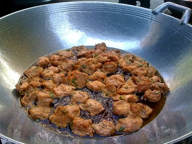 Thai fish cakes freshly cooking|Cloudy Gさん