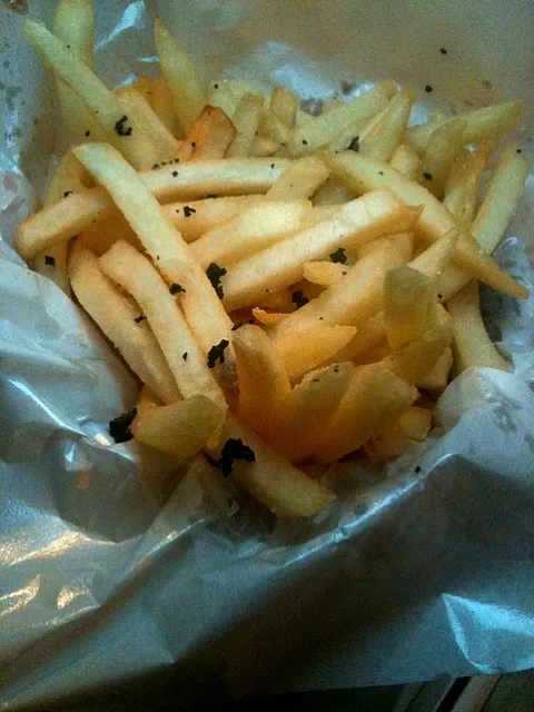 Snapdishの料理写真:truffle fries|Belinda Au Yongさん