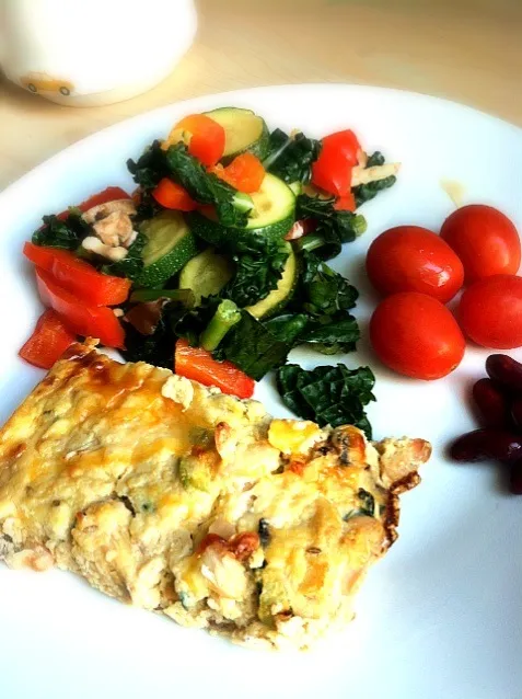 quiche and kale salad|natsuki yoshiokaさん