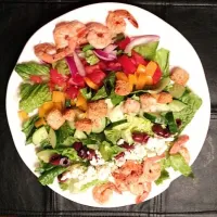 Greek Salad with Seared Shrimp|Tracy Milcendeauさん