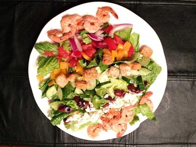 Greek Salad with Seared Shrimp|Tracy Milcendeauさん