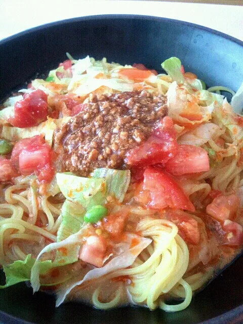 やばい、3日連続昼が麺w　トマトの汁なし担々麺@社食|hazukiさん