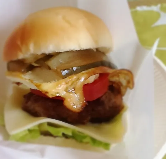 今日の昼餉は、手作りハンバーガー|ヴェローナのパン屋さんさん