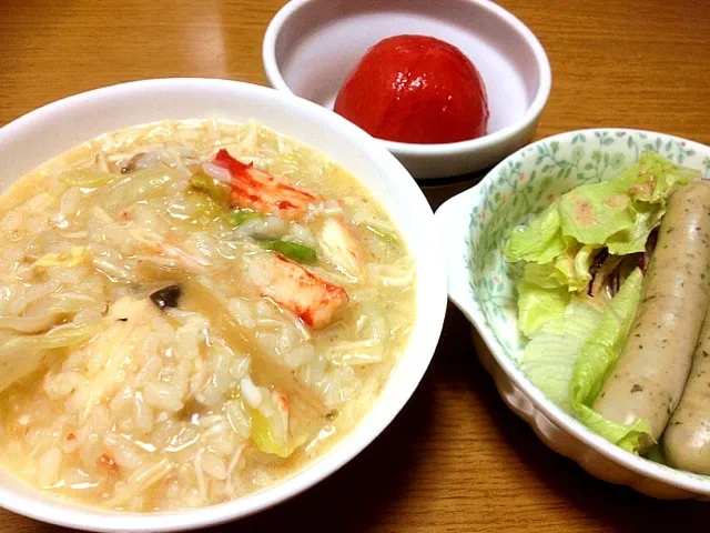 カニ雑炊と冷やしトマトとサラダ|まりこさん